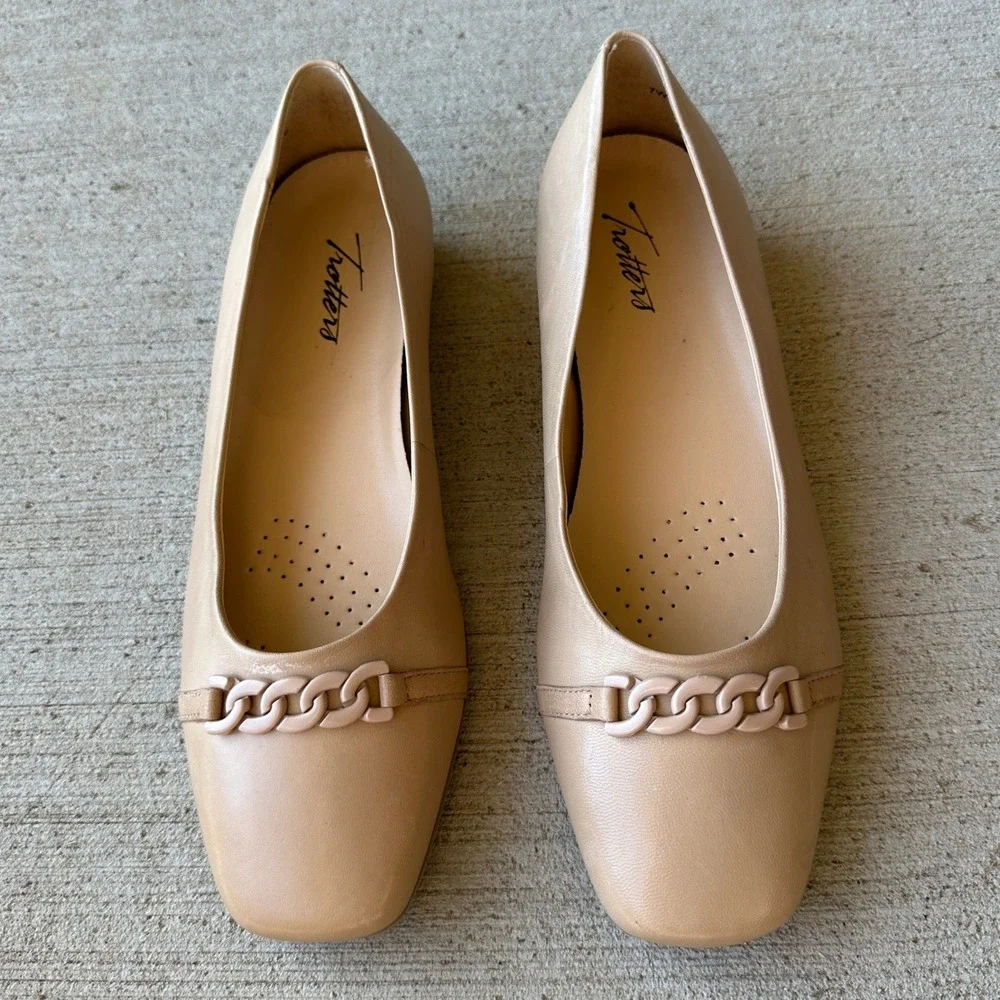 Trotters Womens Beige Leather Chain Detail Square Loafers Ballet Flats 7 Wide